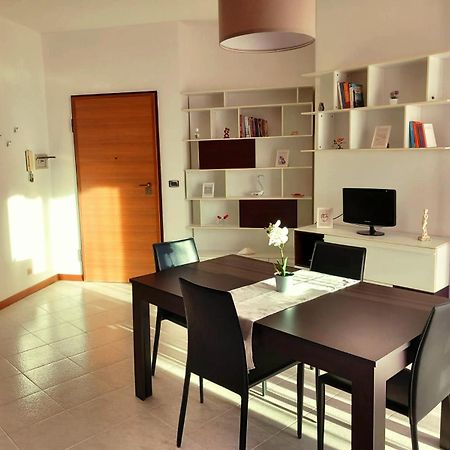 La Dolce Vita - Appartamento Con Parcheggio Privato Vicino Al Centro E All'Ospedale Асти Экстерьер фото