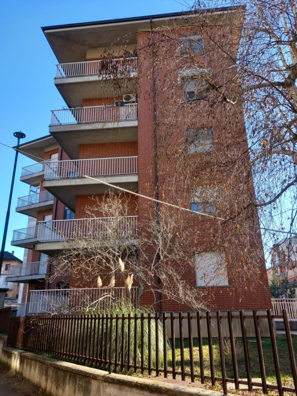 La Dolce Vita - Appartamento Con Parcheggio Privato Vicino Al Centro E All'Ospedale Асти Экстерьер фото